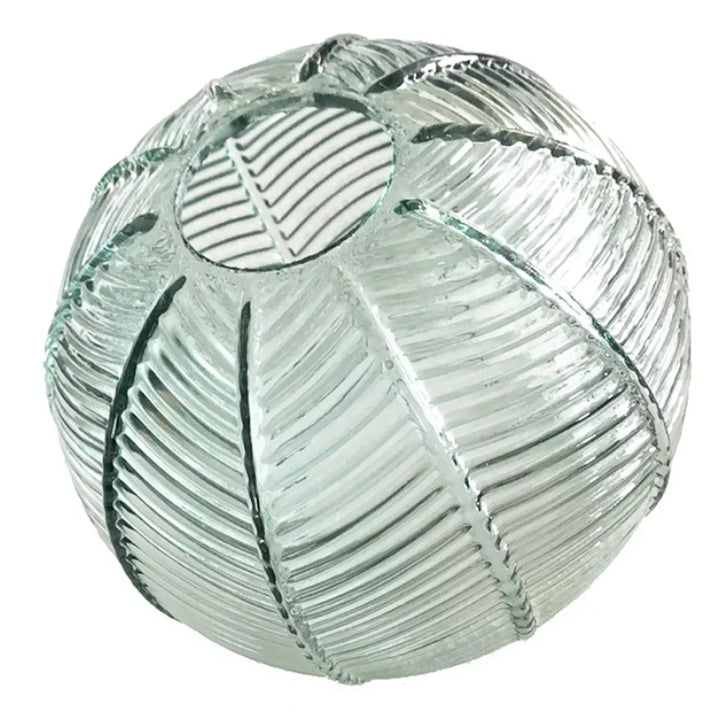 Vista de lámpara Aalin colgante. Cristal esmerilado y diseño de hojas. Crea ambiente acogedor en tu hogar.