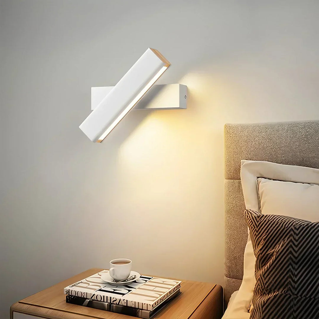 Diseño de aplique LED para pared, ajustable. Iluminación funcional para sala y dormitorio.