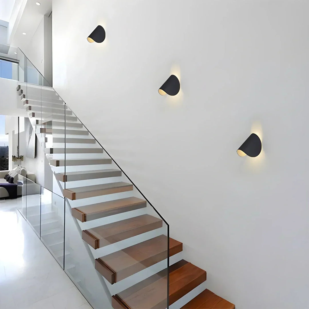 Aplique de pared ajustable para sala, luz cálida o fría, diseño moderno de metal.