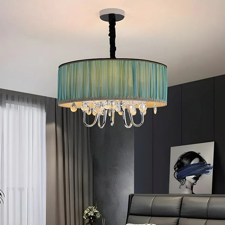 Lámpara de techo para salón, estilo moderno, con caireles de cristal que crean ambiente.