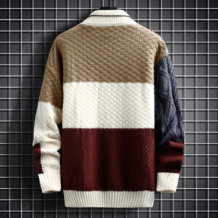 Ropa de abrigo: jersey moderno para hombre con cuello alto y detalles patchwork. Cómodo para invierno.