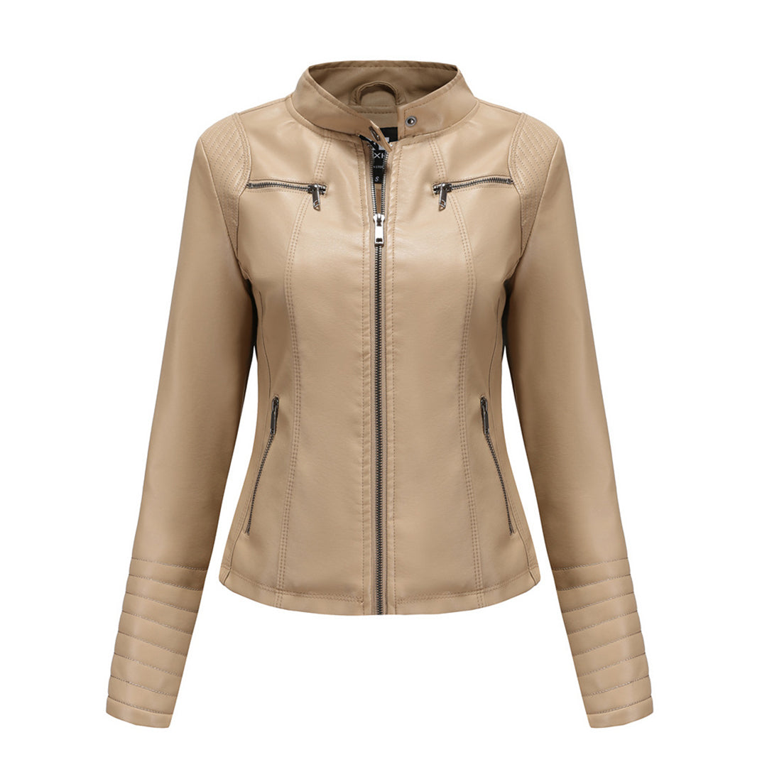 Chaqueta versátil negra para mujer. Mangas acanaladas para un look casual chic y moderno.