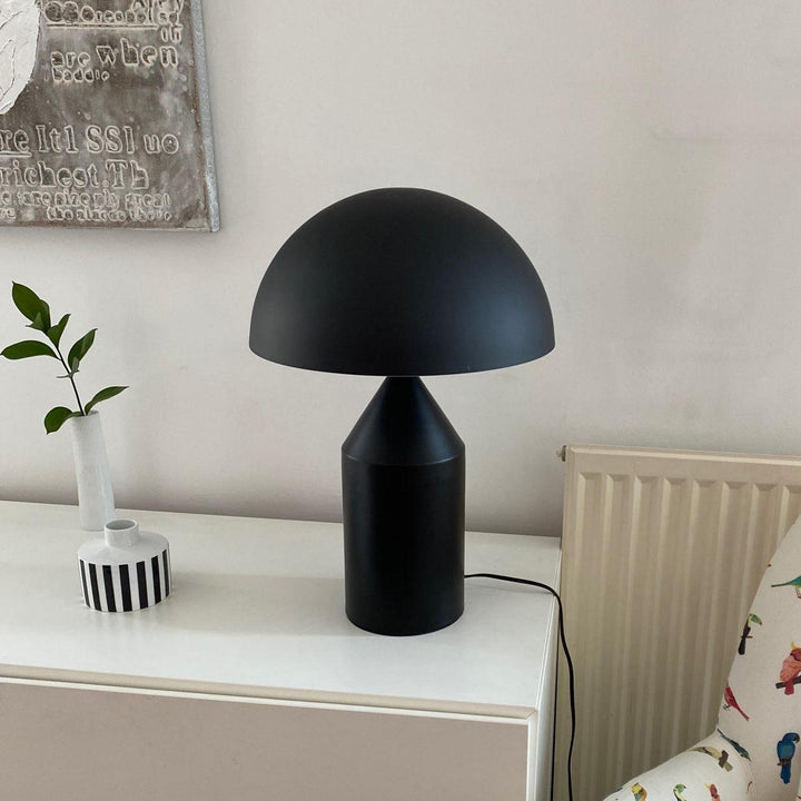 Lámpara de metal Atollo Lunaro, diseño italiano, iluminación de mesa de estilo contemporáneo.