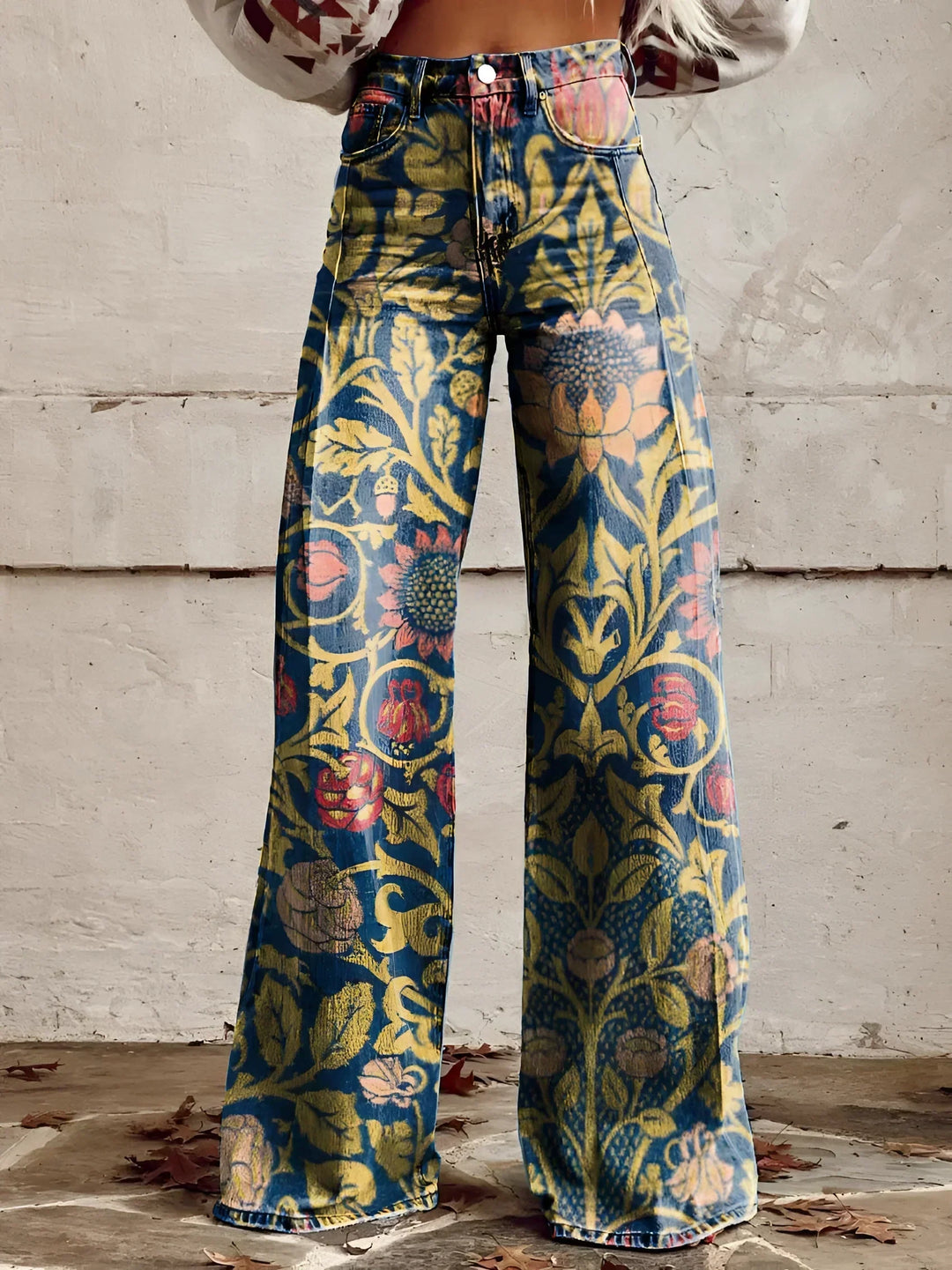Vaqueros de mujer acampanados, talle alto. Ideal para un look retro y estilizado.