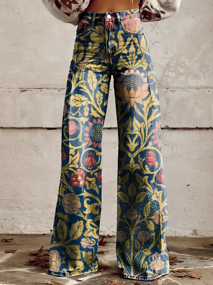 Vaqueros de mujer acampanados, talle alto. Ideal para un look retro y estilizado.
