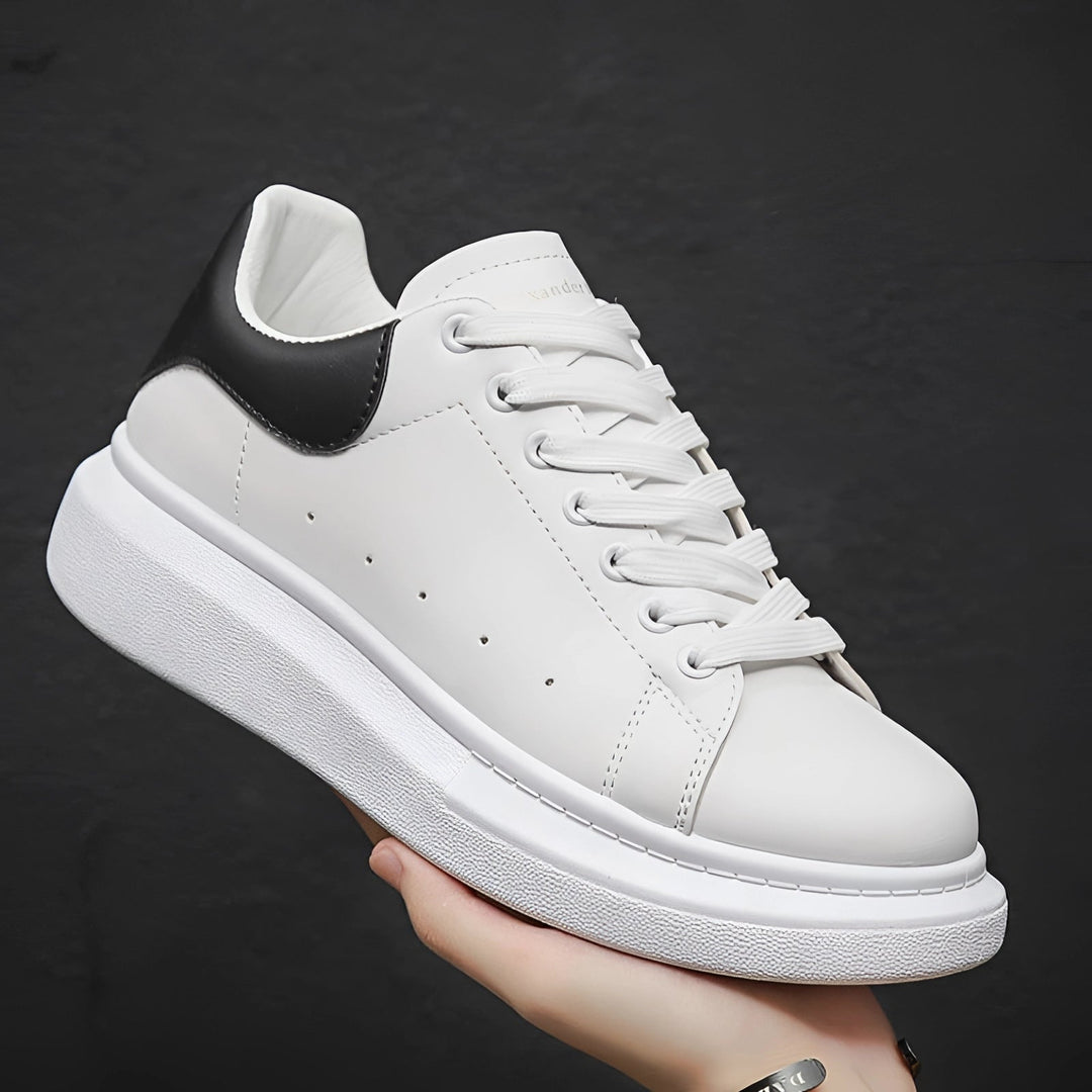 Zapatillas blancas de plataforma para hombre, calzado urbano que marca tendencia. Diseño moderno y comodidad superior.