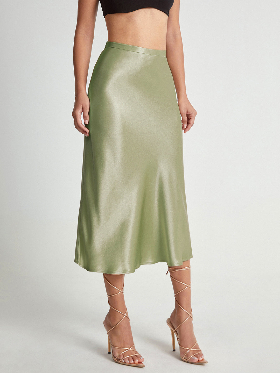 Falda midi de satén para mujer, combinando comodidad y estilo formal para cualquier ocasión veraniega.