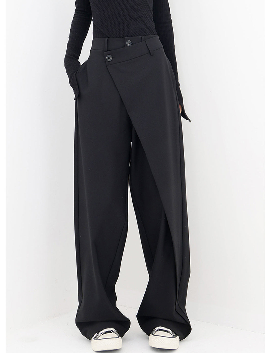 Cómodo pantalón fluido de mujer, pierna ancha, diseño cruzado, transpirable para el verano.