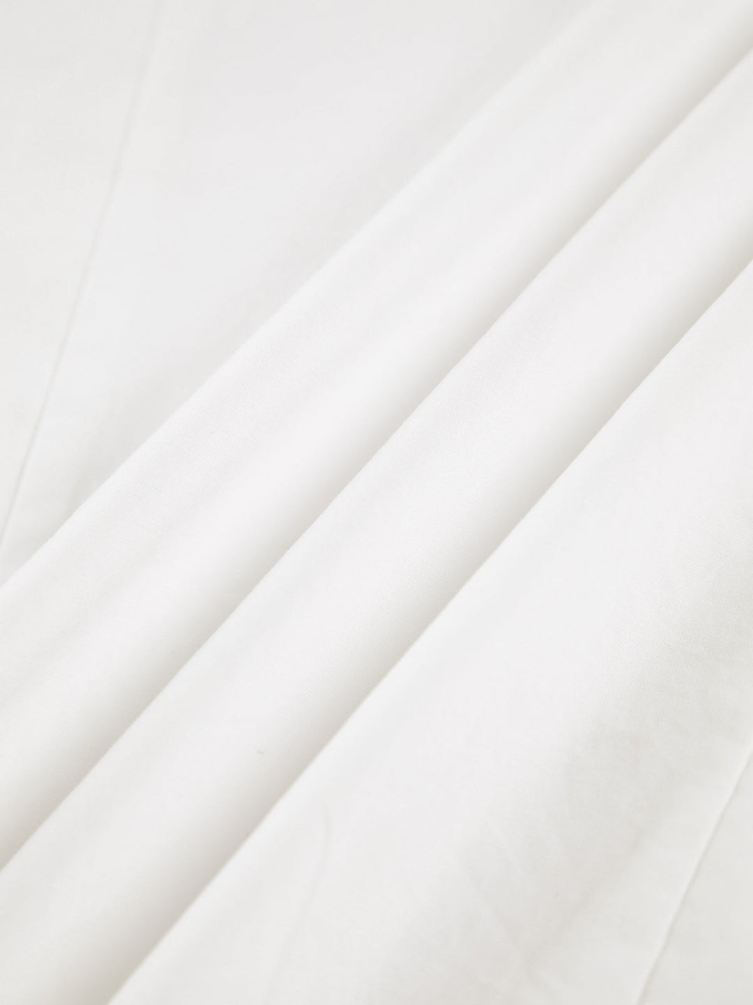 Camisa de botones para mujer, diseño clásico atemporal, manga larga, perfecta para estilo elegante y cómodo.