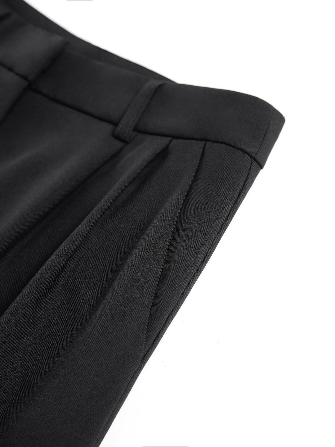 Cómodo pantalón de mujer talle alto y pierna ancha, look versátil para otoño.