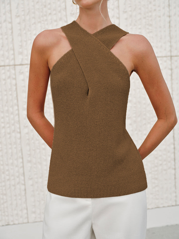 Top halter cruzado casual y elegante, perfecto para mujer en verano. Estilo versátil.