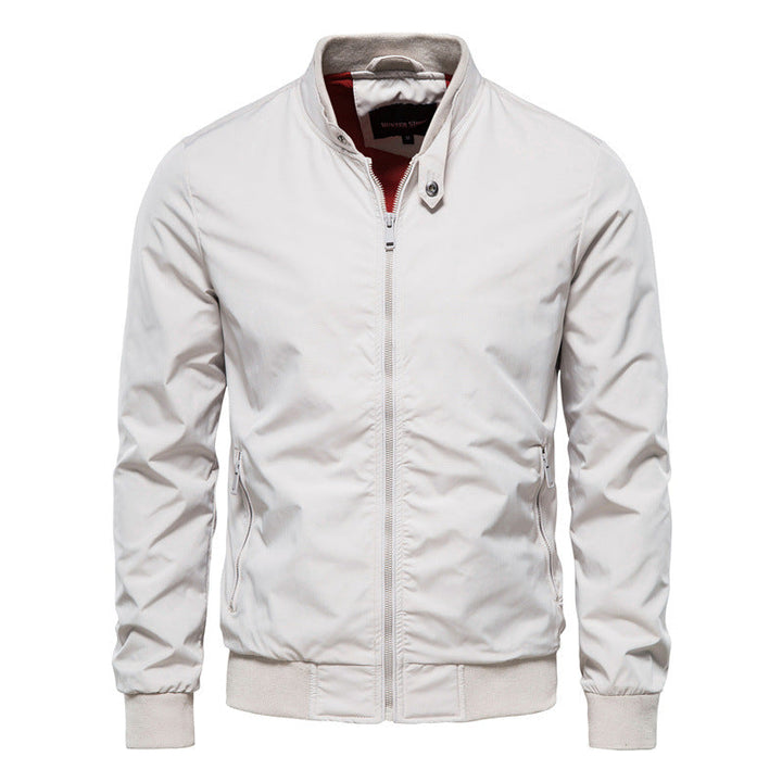 Chaqueta casual de hombre en tejido ligero, ideal para entretiempo. Estilo moderno y comodidad para tu ropa de tiempo libre.