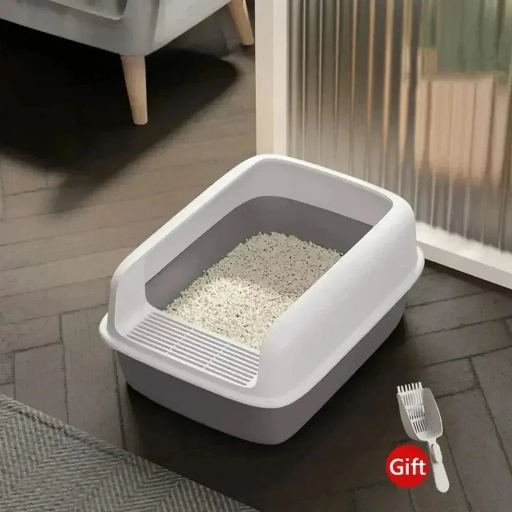 Bandeja de arena compacta para gato, mejora la higiene felina y se integra en el hogar. Accesorio moderno.