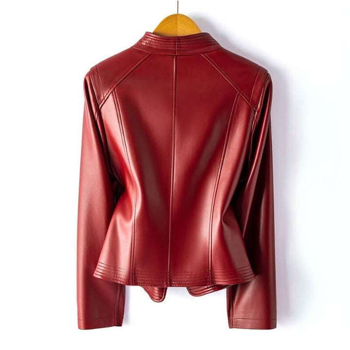 Chaqueta efecto piel negra mujer. Diseño moderno y elegante, ideal para ropa de otoño.