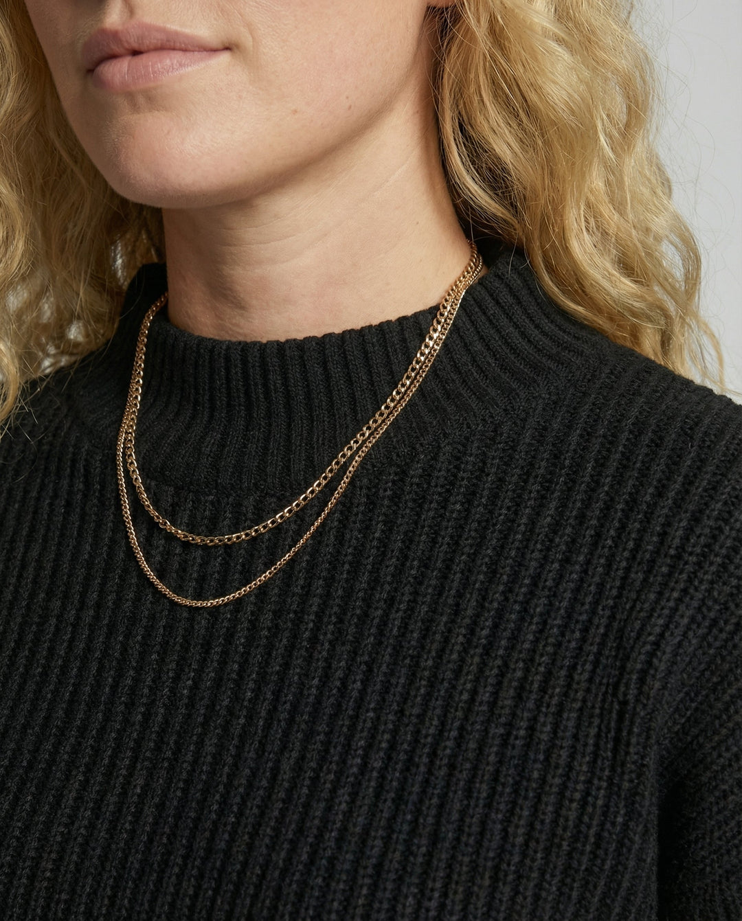 Conjunto de punto grueso midi para mujer, top y falda acanalados de manga larga. Confort y estilo otoño.