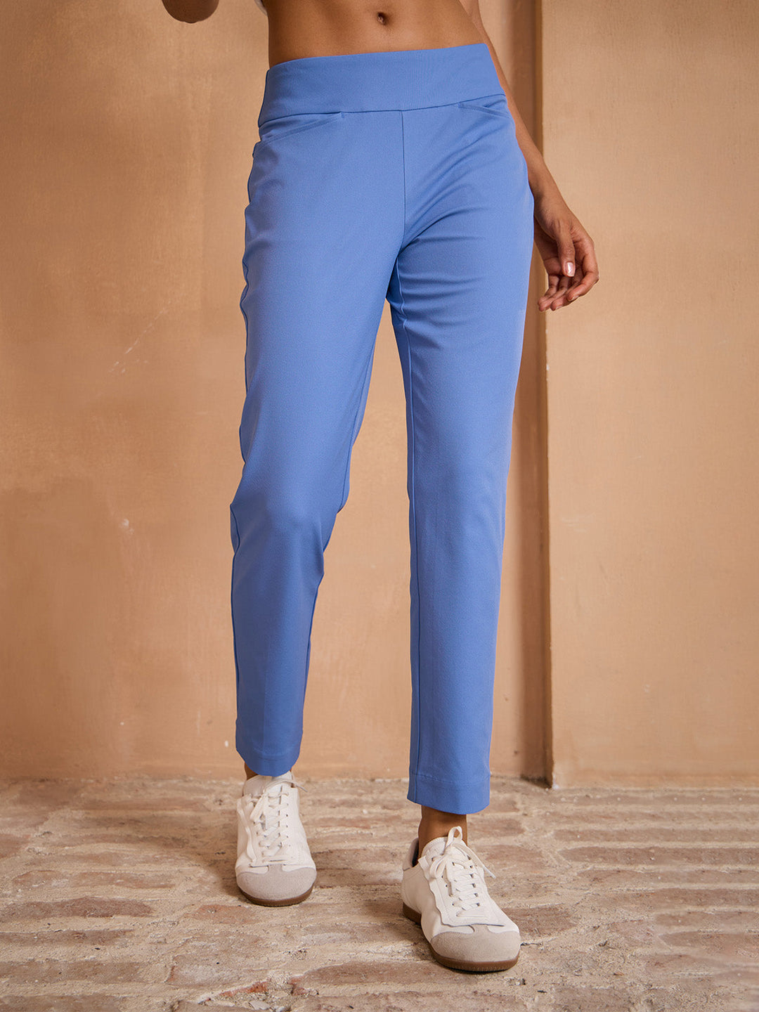 Ropa casual de mujer: pantalones elásticos rectos con bolsillos, ideales para verano.