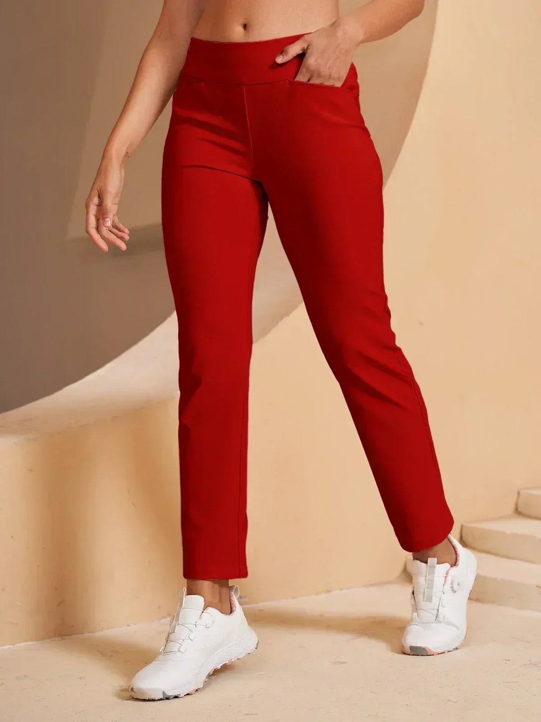 Ropa femenina: pantalones elásticos rectos, versátiles y con bolsillos prácticos.