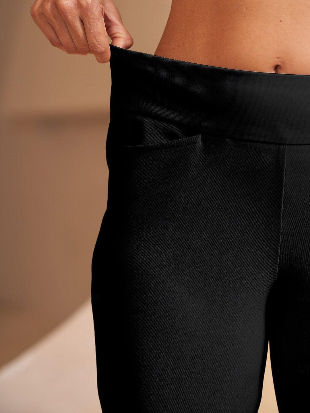 Pantalones de mujer, elásticos con corte recto, perfectos para un look relajado.