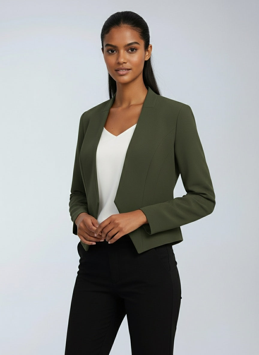 Chaqueta de mujer CLARÉA, estilo estructurado, clave en moda ejecutiva y moderna.