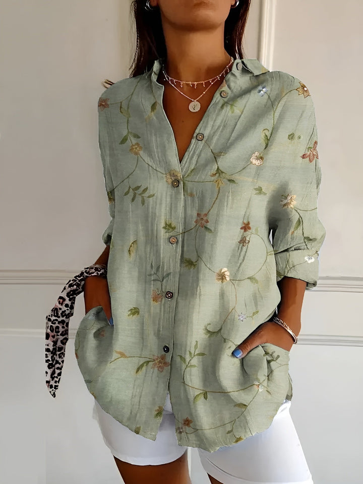 Camisa floral de manga larga para mujer, estilo relajado y elegante. Moda femenina de primavera.