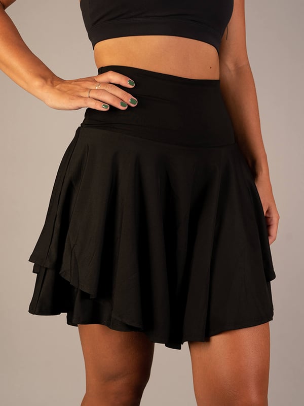 Minifalda femenina de cintura alta con volantes y capas, perfecta para el verano.