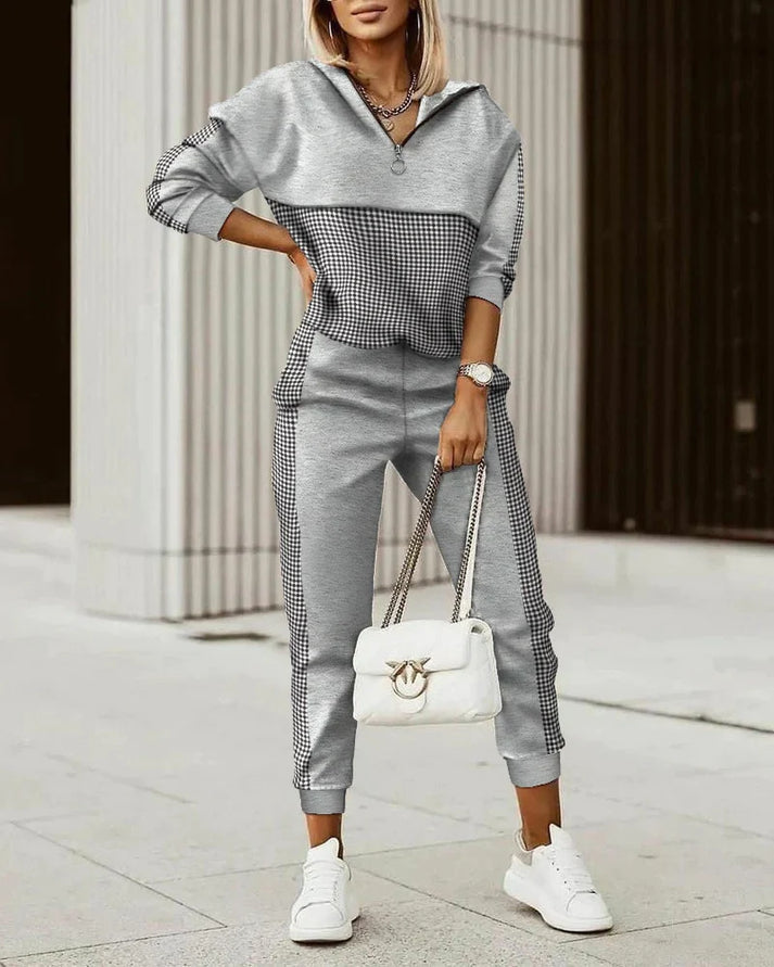 Estilo cómodo: chándal de mujer con sudadera y pantalón ajustado. Conjunto deportivo y casual para moda femenina.