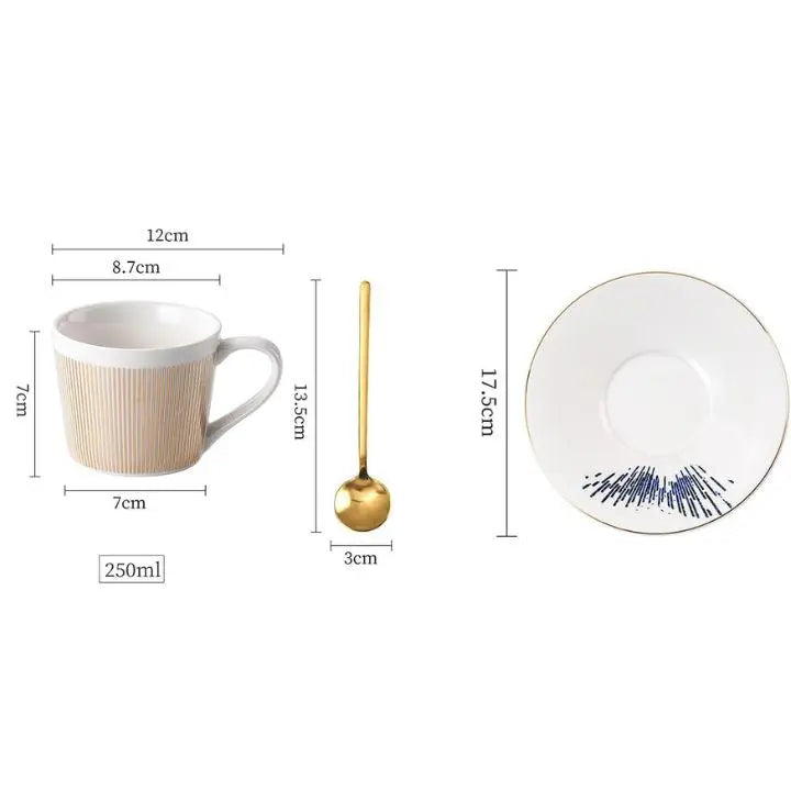 Taza de cerámica artística con reflejos de mariposa para disfrutar tu café.