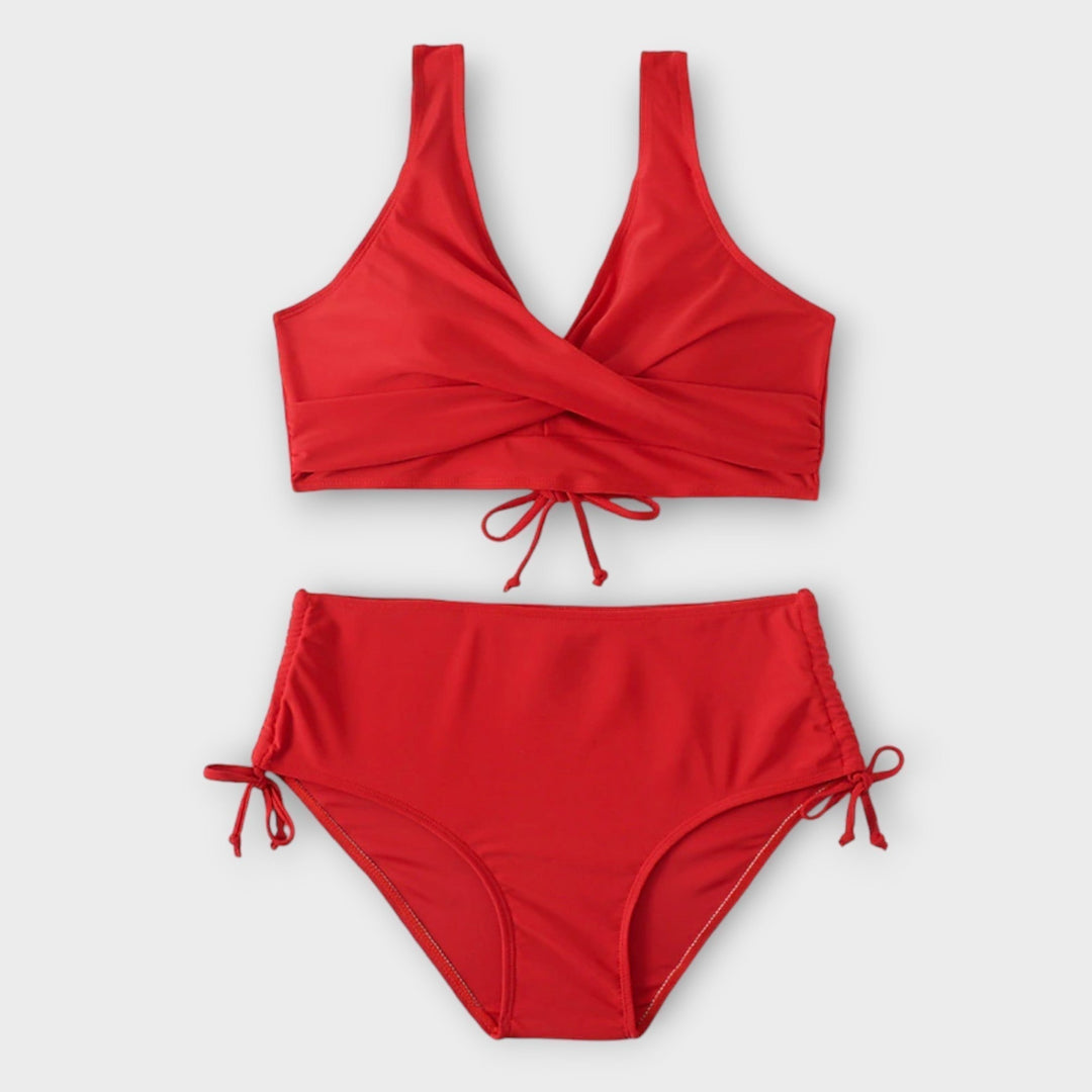 Conjunto de bikini femenino con detalle cruzado en el busto. Perfecta para vacaciones de verano y días de playa.