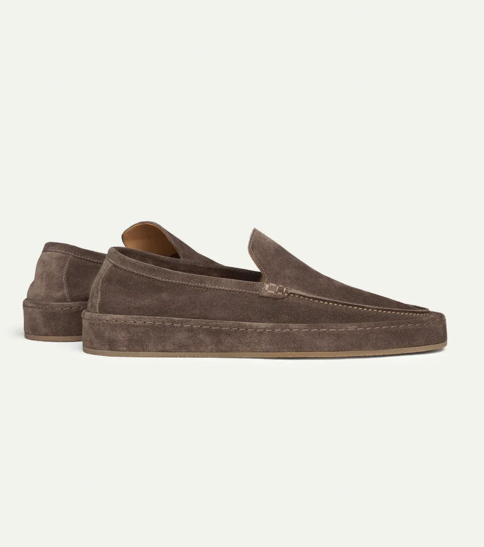 Mocasines modernos para hombre, calzado slip-on que ofrece confort y un toque elegante y fresco.