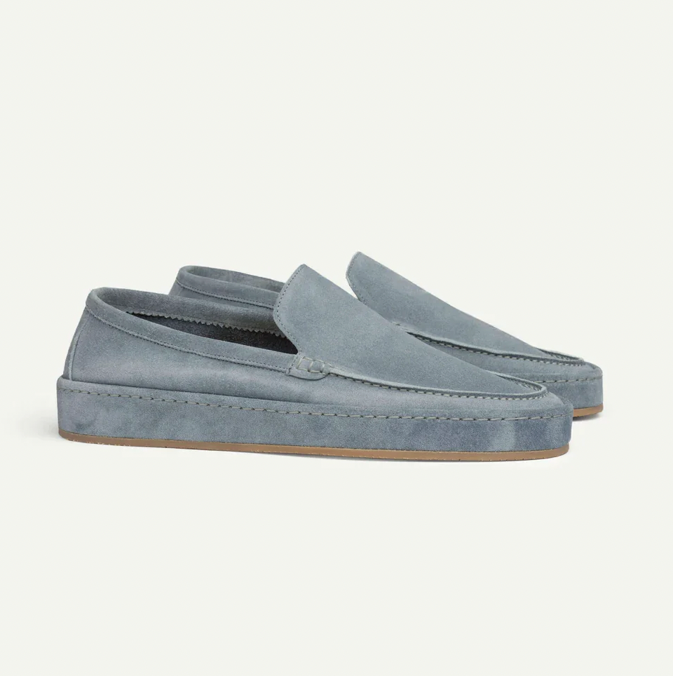 Zapatos mocasines elegantes para hombre, diseño cómodo y versátil, ideales para verano y primavera.