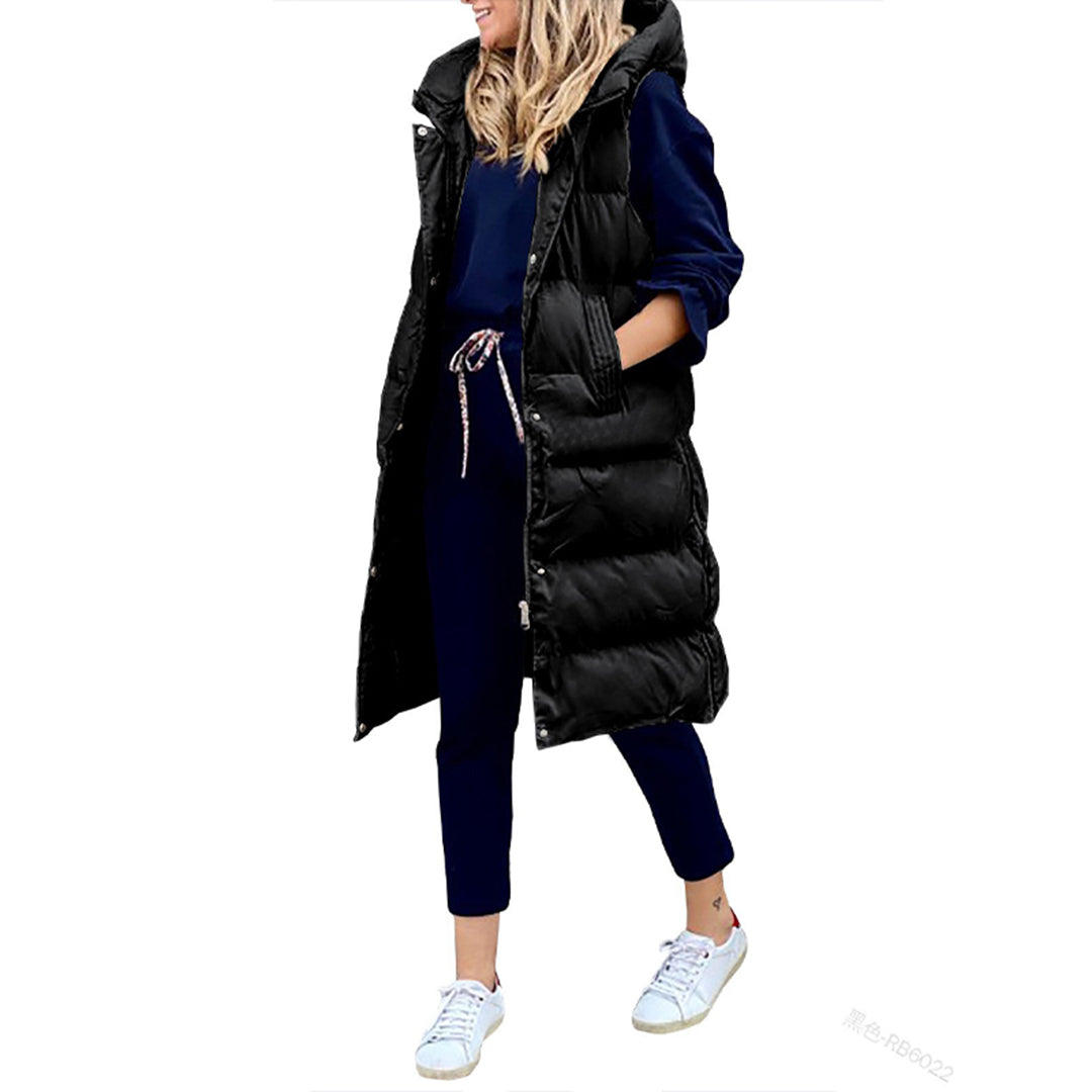 Chaleco largo con capucha para mujer. Pieza clave para un look casual elegante de otoño.