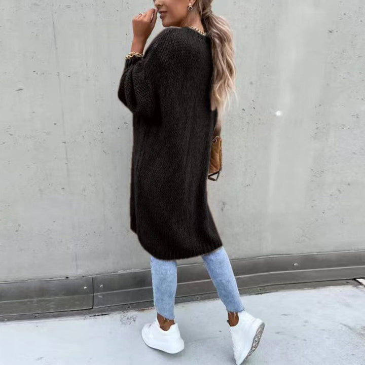 Cárdigan largo para mujer, corte clásico. Suéter cómodo para un look chic y moderno.