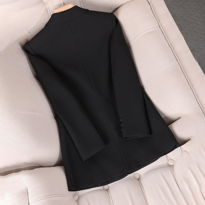 Blazer mujer elegante y versátil, adecuado para atuendos de oficina o looks casuales sofisticados.
