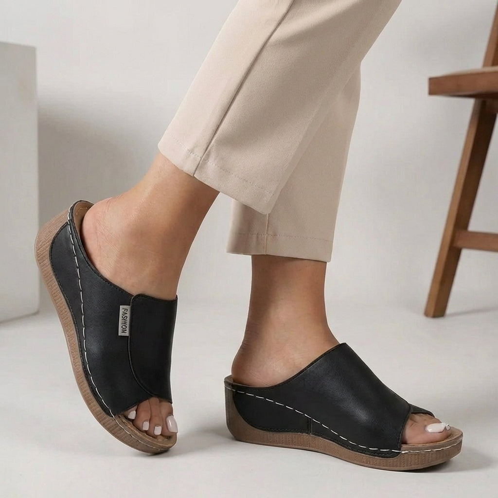 Zuecos ortopédicos de mujer con cuña, diseño slip-on. Calzado cómodo y ergonómico para verano.