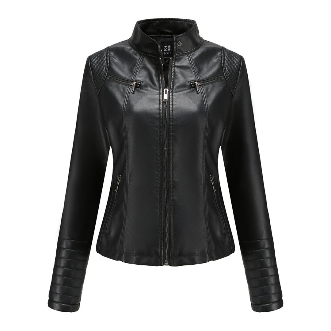 Chaqueta negra elegante mujer, mangas acanaladas, estilo sofisticado. Prendas de otoño/primavera.