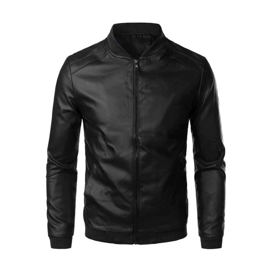 Detalle de la chaqueta bomber Marcel, mostrando su tejido resistente y diseño elegante. Ropa exterior masculina.