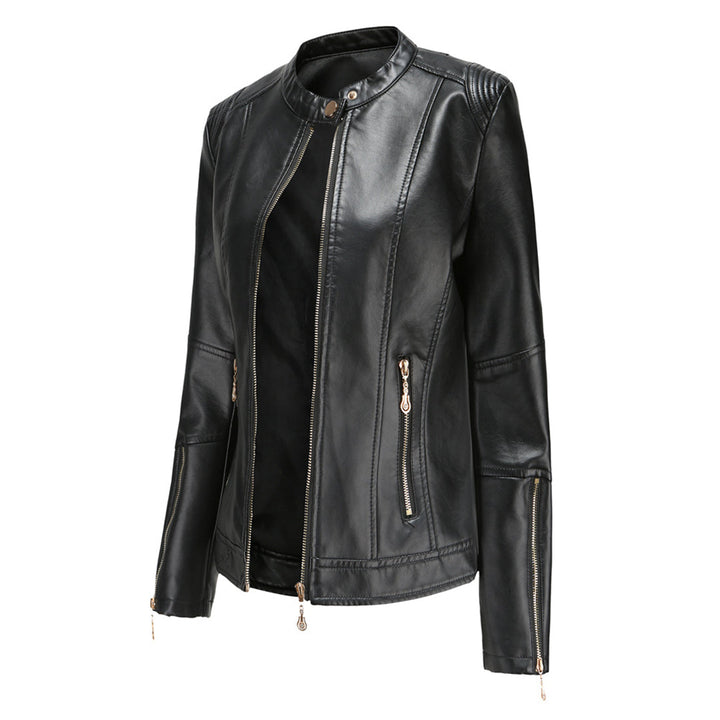 Chaqueta elegante de mujer con cuello redondo y cierre de botones, ideal para moda femenina sofisticada.