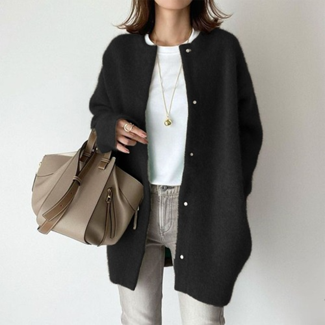Moderna chaqueta oversize de punto para mujer, versátil, en tendencia, aporta estilo y comodidad a tu ropa.