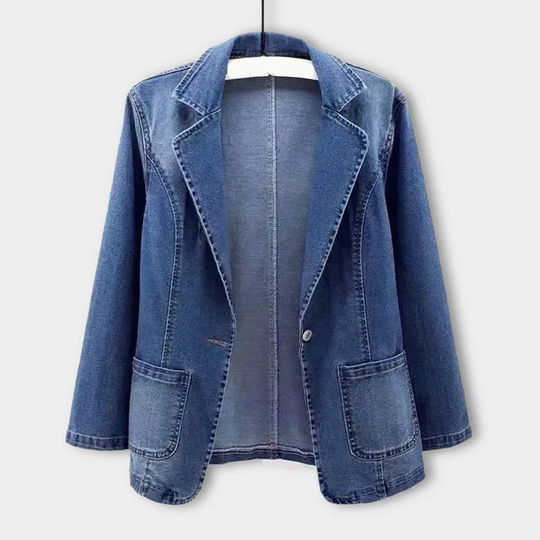 Blazer entallada azul marino para mujer, elegante y moderna, ideal para oficina o evento formal.