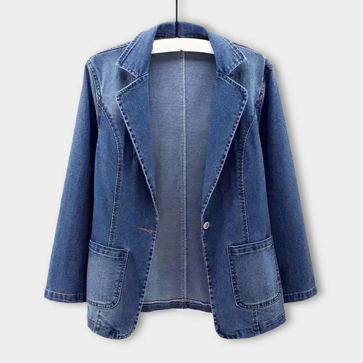 Blazer entallada azul marino para mujer, elegante y moderna, ideal para oficina o evento formal.
