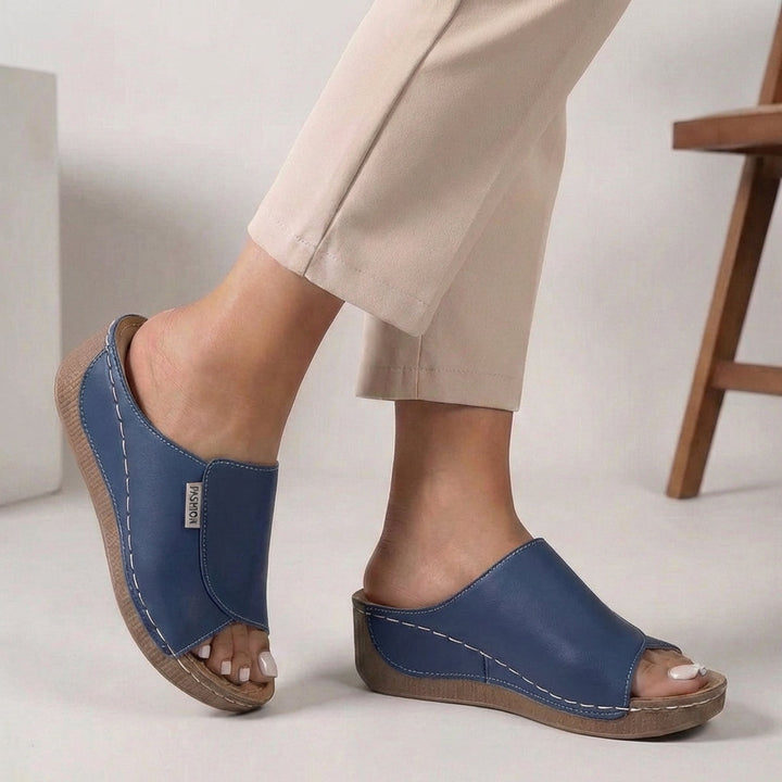 Zuecos cómodos de mujer con cuña, estilo slip-on. Calzado casual y ortopédico para el bienestar.