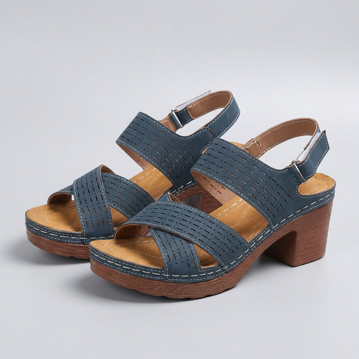 Sandalias de plataforma Carmela para mujer, calzado de verano versátil. Comodidad y estilo elegante.
