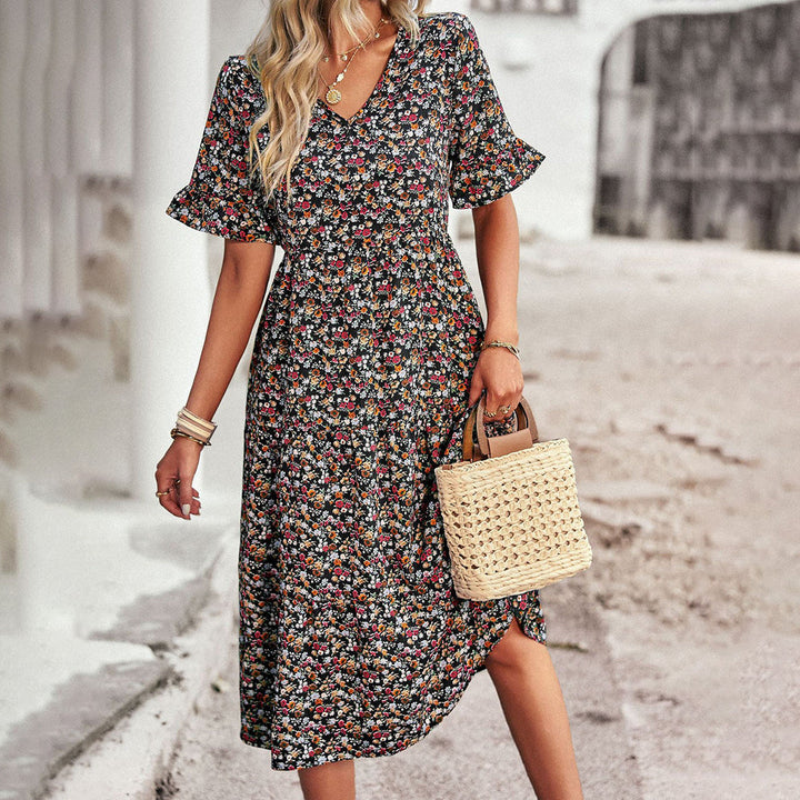 Vestido midi floral con estampado delicado. Elegante y veraniego para mujer, perfecto para fiestas casuales.