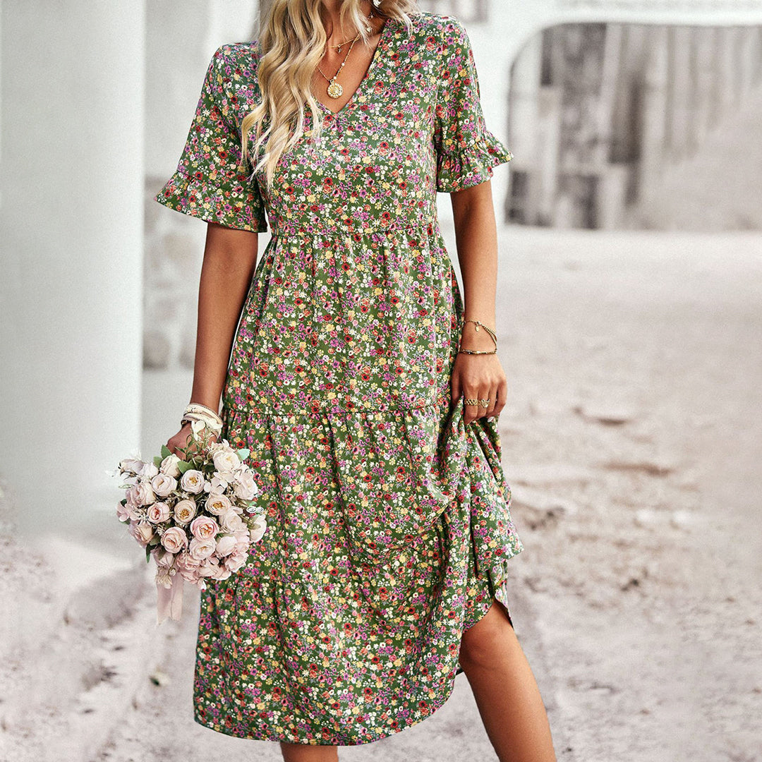 Vestido floral midi estilo boho para invitada. Diseño femenino y fresco, ideal para fiestas y verano.