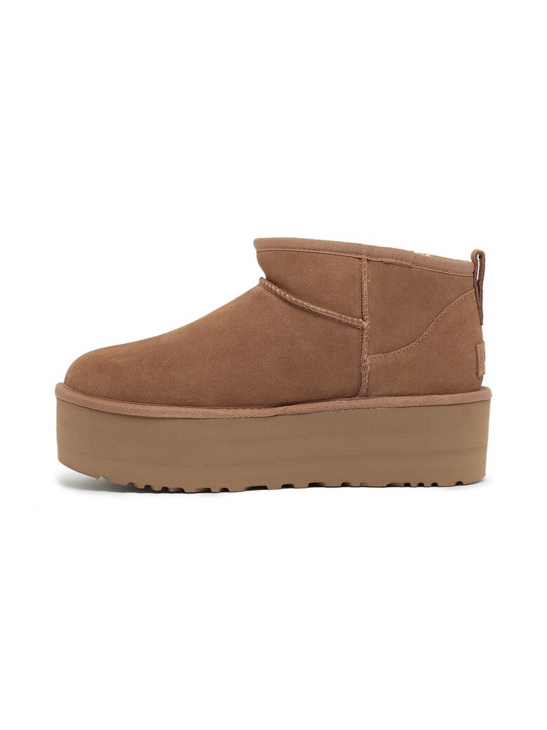 Botines de plataforma negros para mujer, vista trasera. Suela gruesa y estilo moderno para moda urbana.
