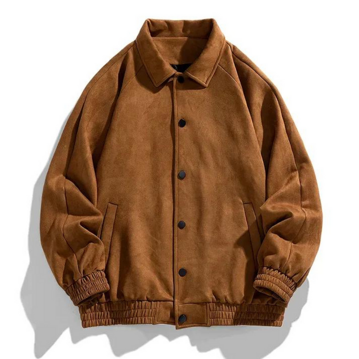 Hombre con chaqueta bomber oversize clásica de botones, estilo casual moderno, perfecta para el día a día.