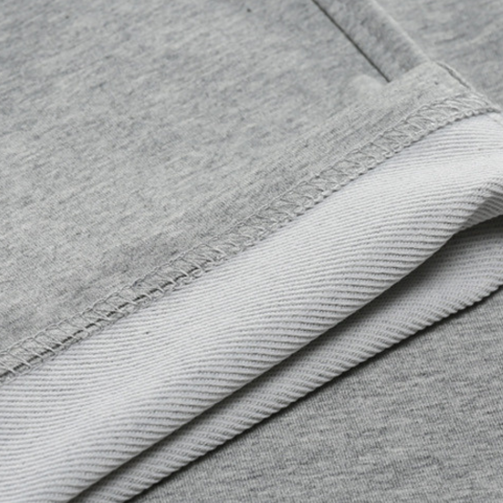 Jogger urbano de algodón para hombre, ideal como pantalón de chándal versátil y cómodo.