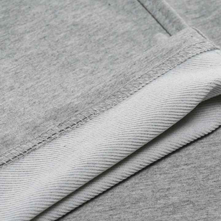 Jogger urbano de algodón para hombre, ideal como pantalón de chándal versátil y cómodo.