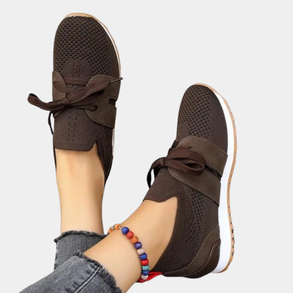 Zapatillas de moda LIVIA para mujer. Calzado casual, elegante y súper cómodo para completar tu outfit diario.