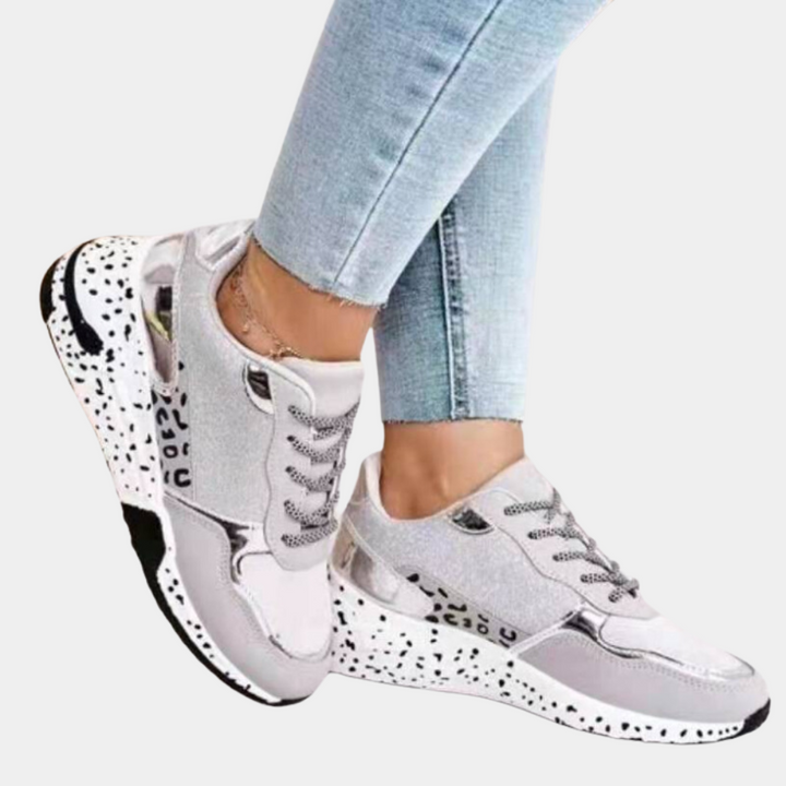 Zapatillas casuales cómodas para mujer, ideales para caminar y estilo diario en primavera y verano.